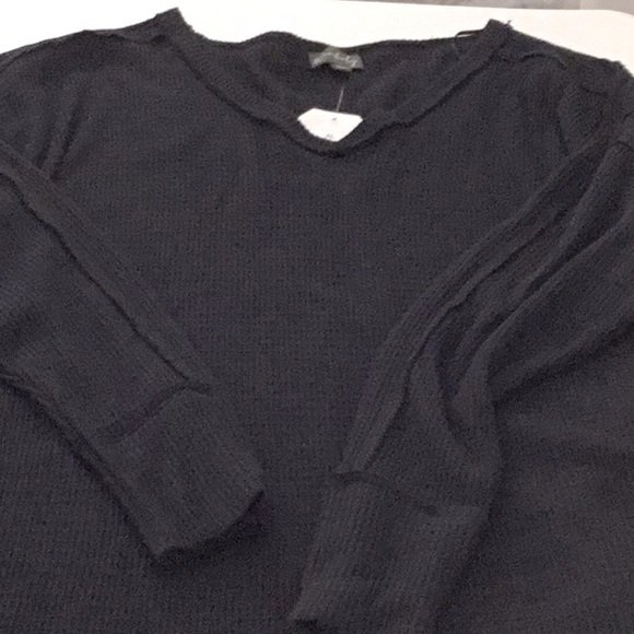 Belk Wonderly, Woman’s Black V-Neck Waffle Knit Long Sleeve Relaxed Fit Tunic. - Picture 3 of 8